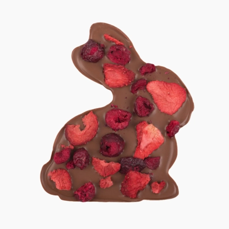 Zając z mlecznej czekolady 33,6% z wiśnią i truskawkami 90g